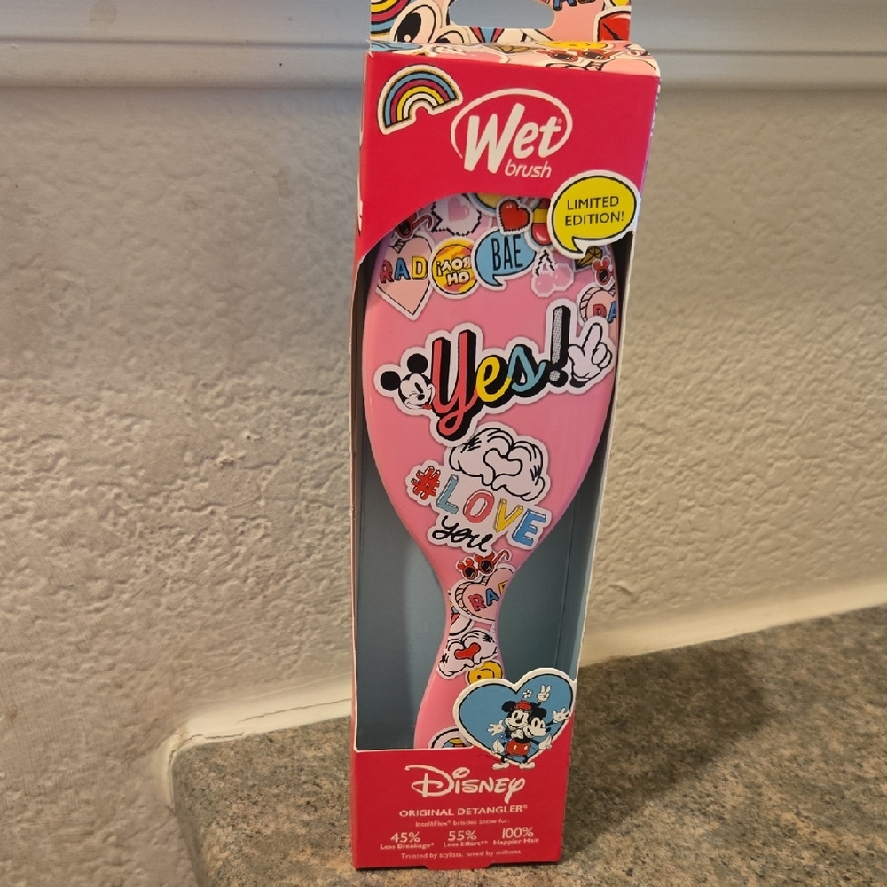 Disney Wet Brush Pink with Mickey Design Brand New